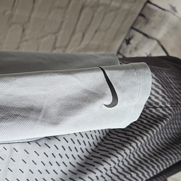 Nike Golf Dri-Fit Performance Polo Size Medium - Picture 5 of 7